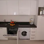Superbe 2P Renove Avec Jardin, Piscine Et Proche Mer A Menton - Fr-1-196-164